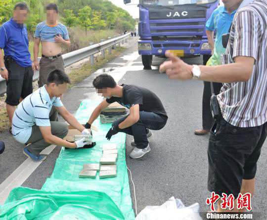 广西摧毁一特大贩毒团伙 数百万毒资清点5小时